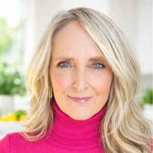Breanda Naving headshot